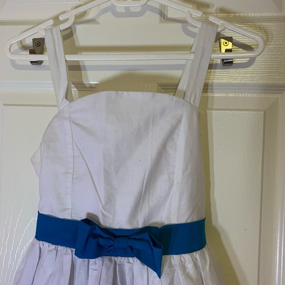 Lovely Easter/Spring dress with blue accents - Picture 3 of 6